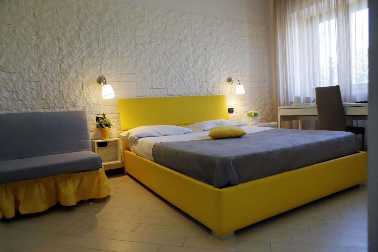 Guest House Le Tre Isole Соренто Екстериор снимка